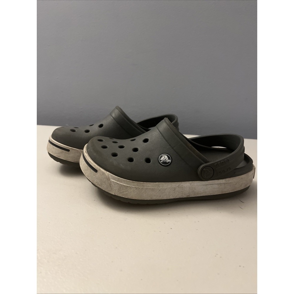 Children's Gray & White Crocs Size 2 Unisex Slippers Water Shoes Slip On